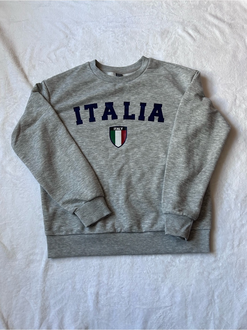 SHEIN Grey Crewneck Sweater with Italia Lettering and Tricolor Shield
